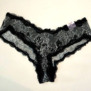 Cacique 18/20 Cheeky Lace Panties Underwear Black and White